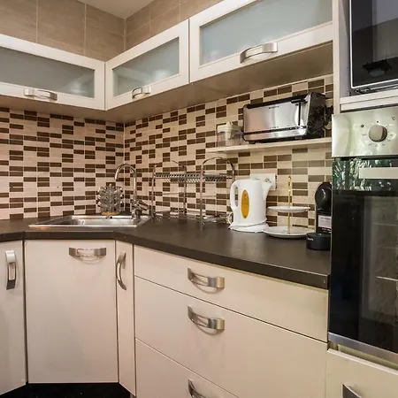 2 Bdrm Flat With 260m2 Garden-congress/beaches By Weekome Cannes