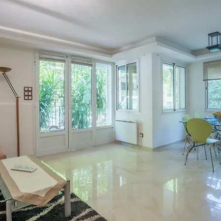 Lejlighed 2 Bdrm Flat With 260m2 Garden-congress/beaches By Weekome *